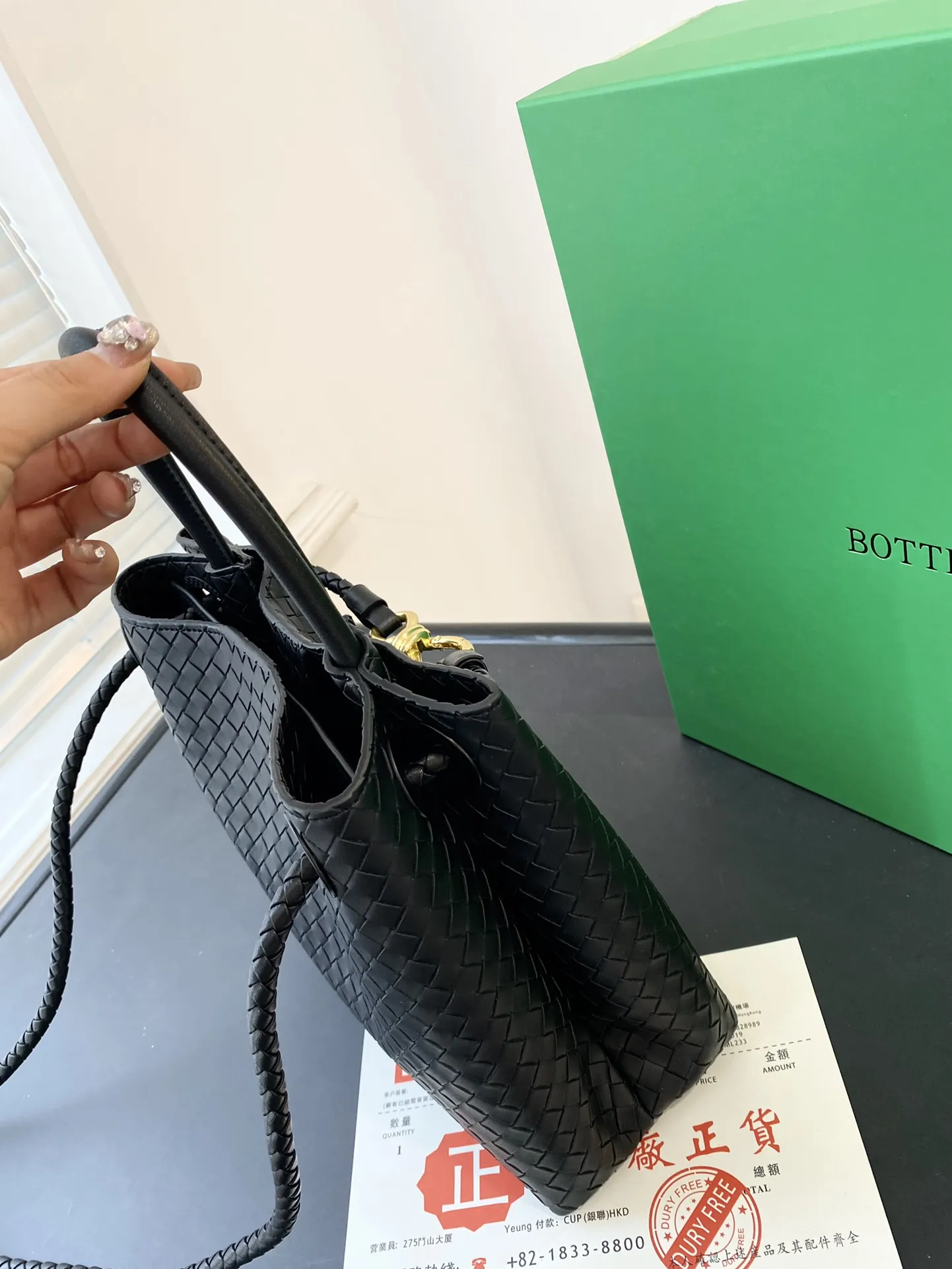 🅿️💰150-💰145配礼盒包装🎁 ✅🔜 【尺寸】大32*24小25*22 BOTTEGA VENETA 23新品 ANDIAMO 手提包 适合春夏秋冬的季节 Bv高级牛仔手提斜挎包 新款,简洁的线条 街头巷尾它的身影无处不在,也成为经典款IT bag之一 万众追,这款包一出就风靡全球 流行,如今粉丝群依然很强大,因为它实在太衬托气质了,包再多也要给自己留一个!9099