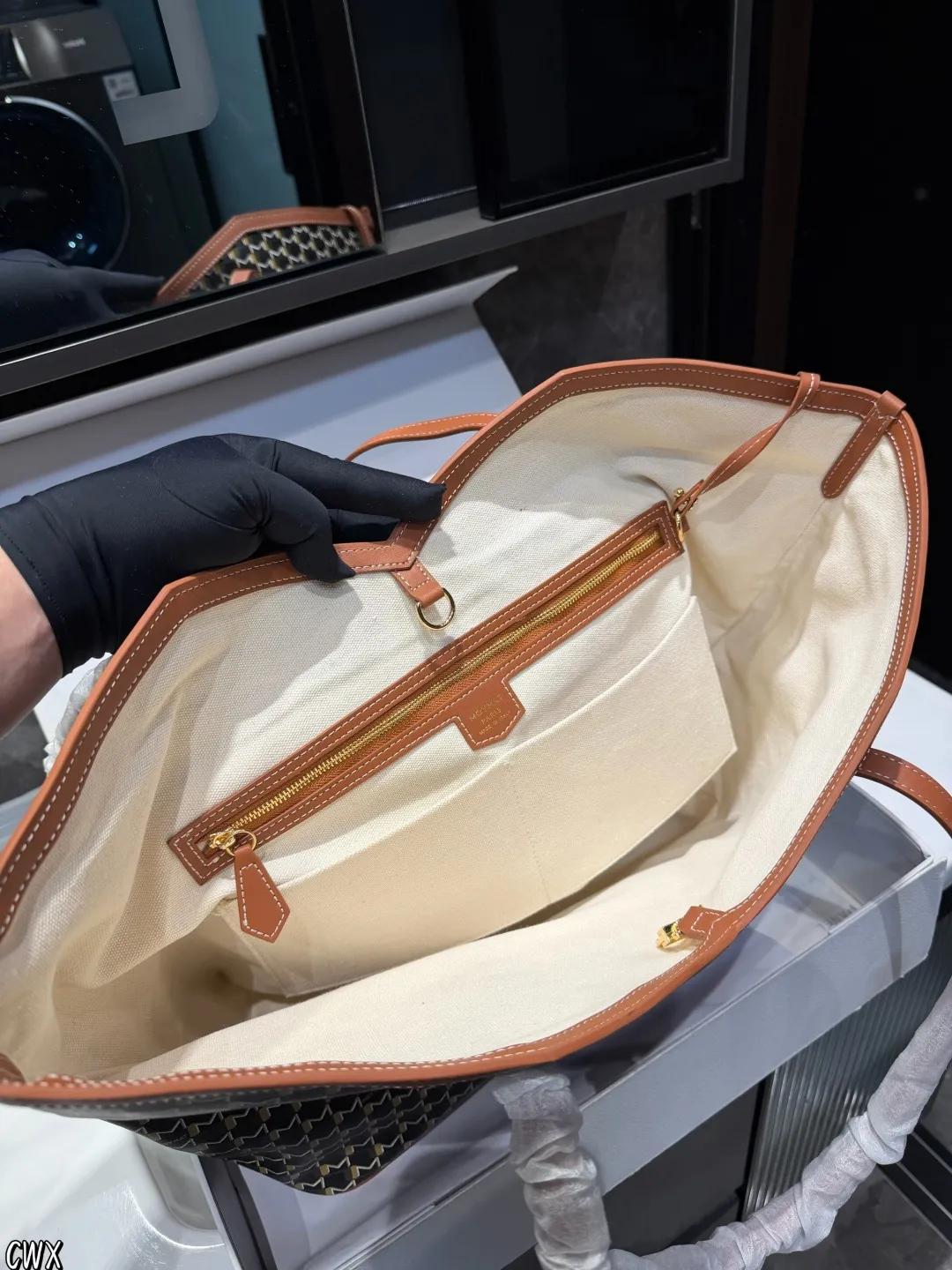 ❤️P225P215P205（礼盒包装）❤️ Moynat全新推出ーM Canvas 重磅推出全新系列 黑白M帆布新品NEw 创新贝母涂层 珍珠般的光泽感 通勤/出街/旅行/出差 都能满足 尺寸大37 27中32 23小28 20cm