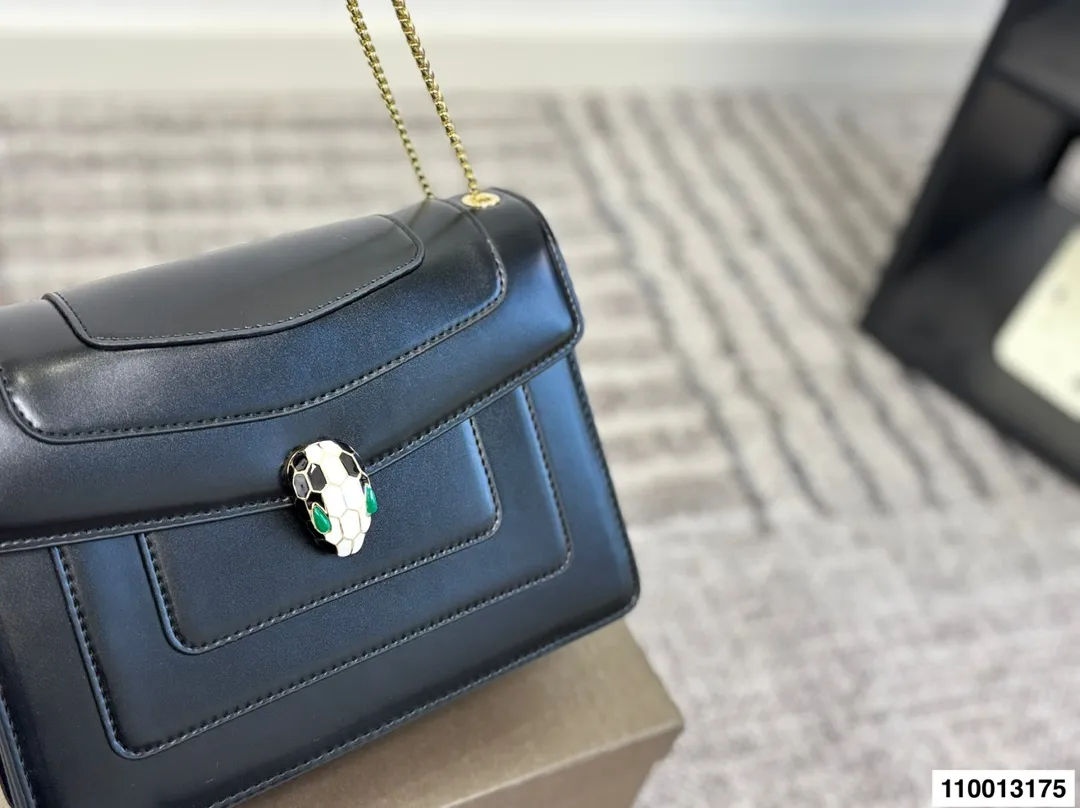 p135 配礼盒 宝格丽Bvlgari 神仙合作款 Ss25限定系列 撞色新款 原版珐琅蛇头 Woc风琴包 内里原版隔断 质量好到爆棚 尺寸22×13