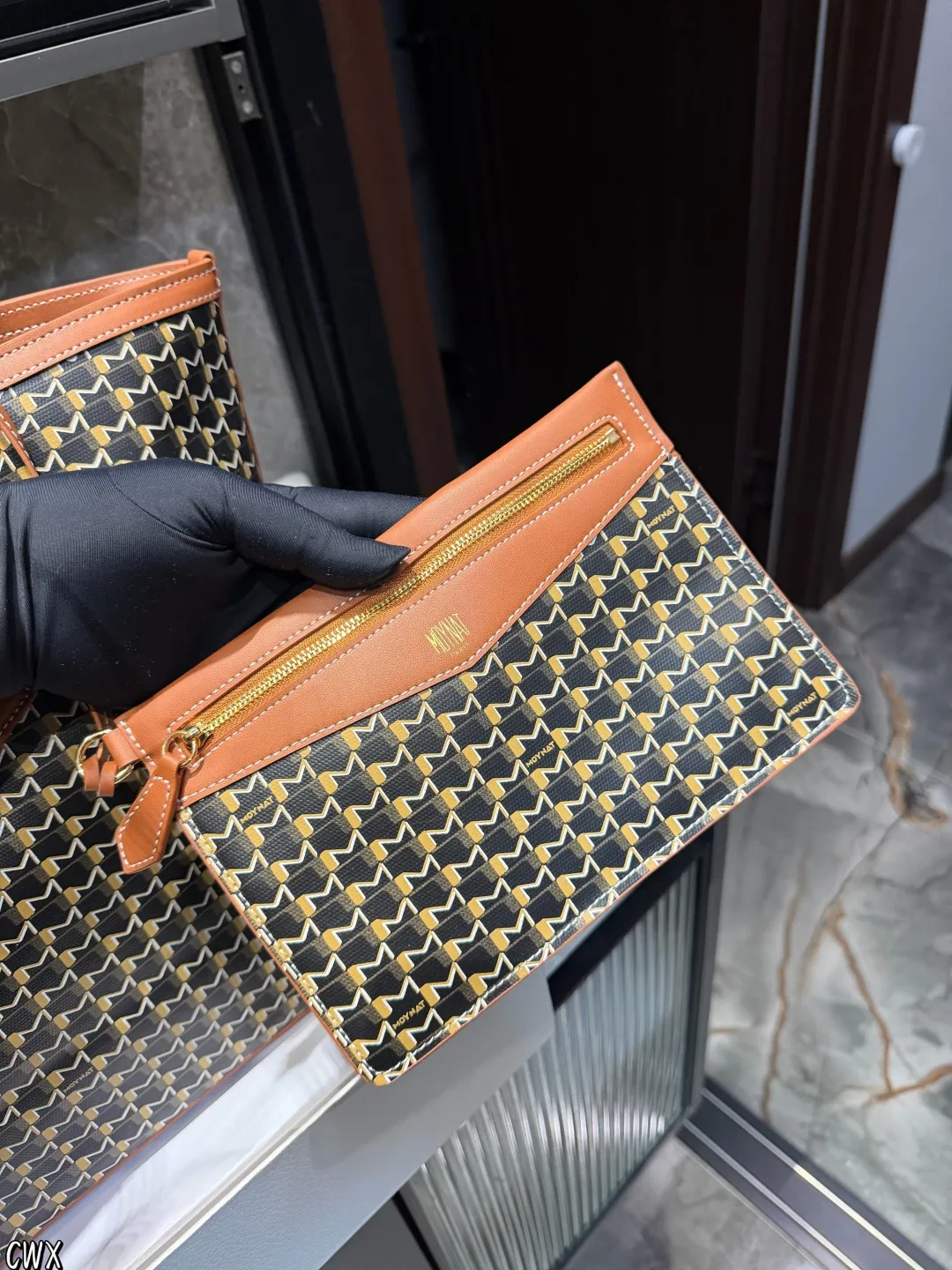 ❤️P225P215P205（礼盒包装）❤️ Moynat全新推出ーM Canvas 重磅推出全新系列 黑白M帆布新品NEw 创新贝母涂层 珍珠般的光泽感 通勤/出街/旅行/出差 都能满足 尺寸大37 27中32 23小28 20cm