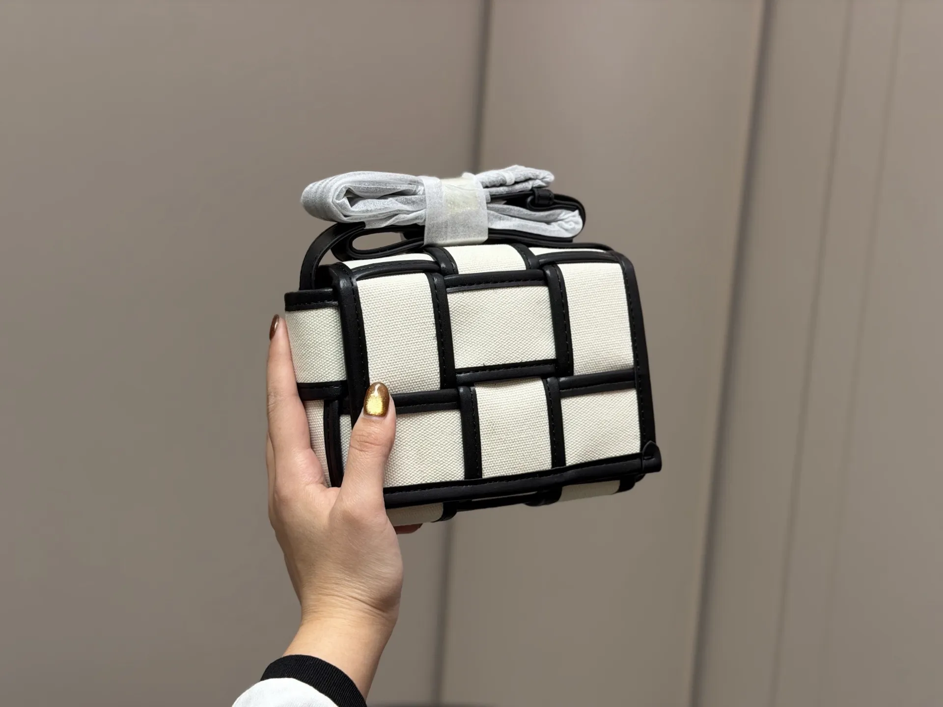 ¥120 配盒 size:16.12cm Bv 新品手袋 CASSETTE手袋 真滴很高级! 被吹爆的小可爱!