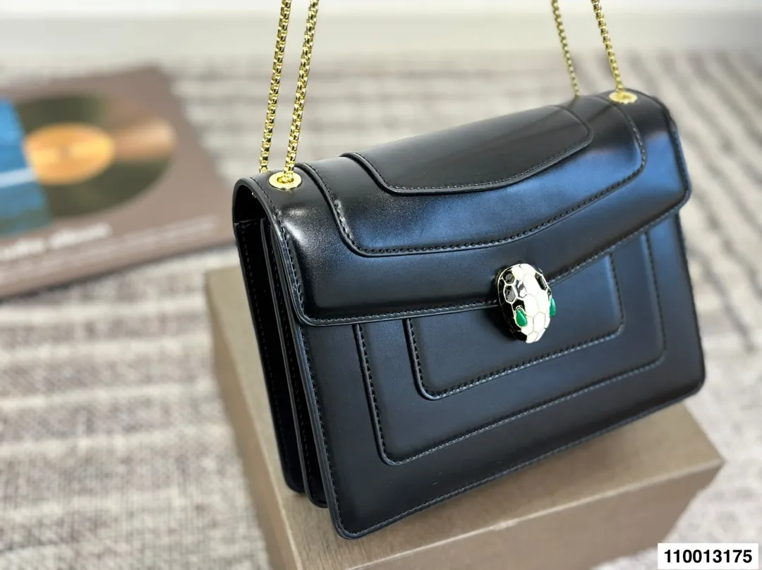 p135 配礼盒 宝格丽Bvlgari 神仙合作款 Ss25限定系列 撞色新款 原版珐琅蛇头 Woc风琴包 内里原版隔断 质量好到爆棚 尺寸22×13