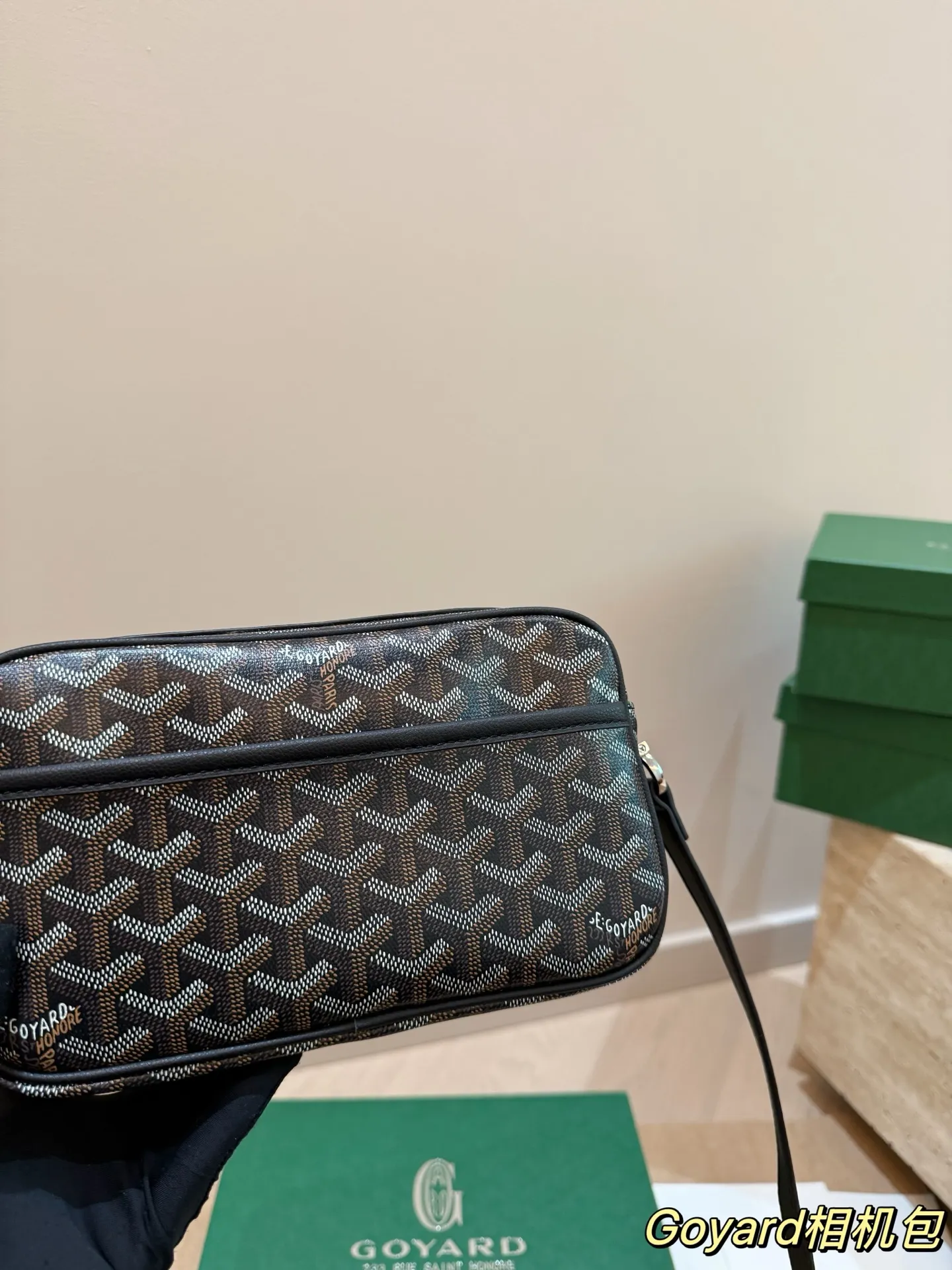 P150 size:24*14cm 戈雅 GOYARD 相机包 男生女生🉑️用! 上身效果绝绝子~ 日常非常好搭配哦~ 男生女生都可以入手!