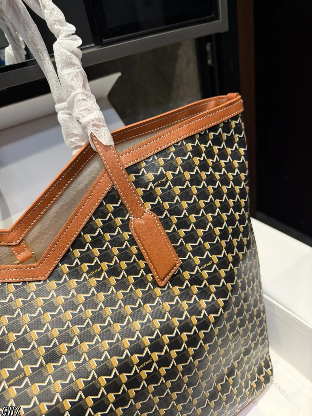 ❤️P225P215P205(礼盒包装)❤️ Moynat全新推出ーM Canvas 重磅推出全新系列 黑白M帆布新品NEw 创新贝母涂层 珍珠般的光泽感 通勤/出街/旅行/出差 都能满足 尺寸大37 27中32 23小28 20cm