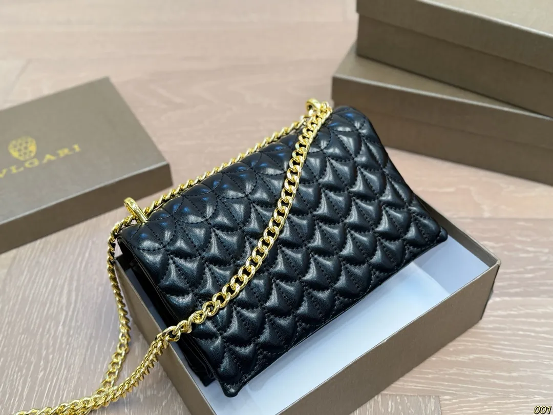 &yen;135配盒 宝格丽 Bvlgari蛇头包 ⚠️顶级原单 不愧是开挂般的存在 包身轻便 百搭 给予满满的高级感 尺寸21 13