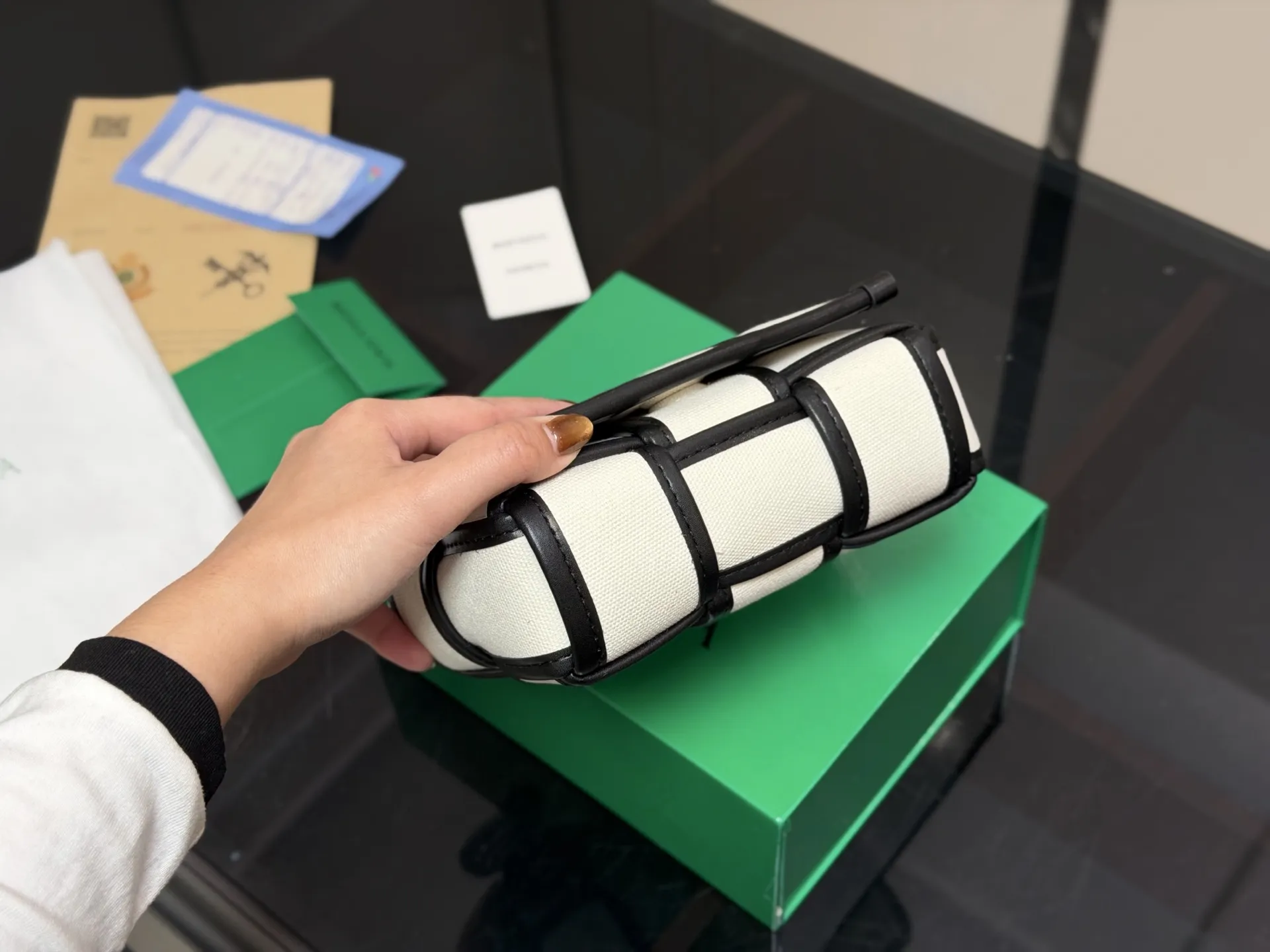 ¥120 配盒 size:16.12cm Bv 新品手袋 CASSETTE手袋 真滴很高级! 被吹爆的小可爱!