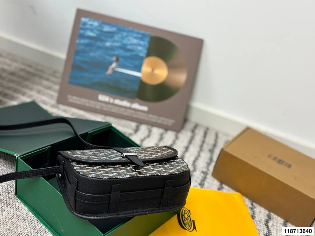 p180配盒 戈雅邮差包 属于这个季节的包 完美1:1定制 从头到尾全部都是客订哦！ 尺寸：22*18cm