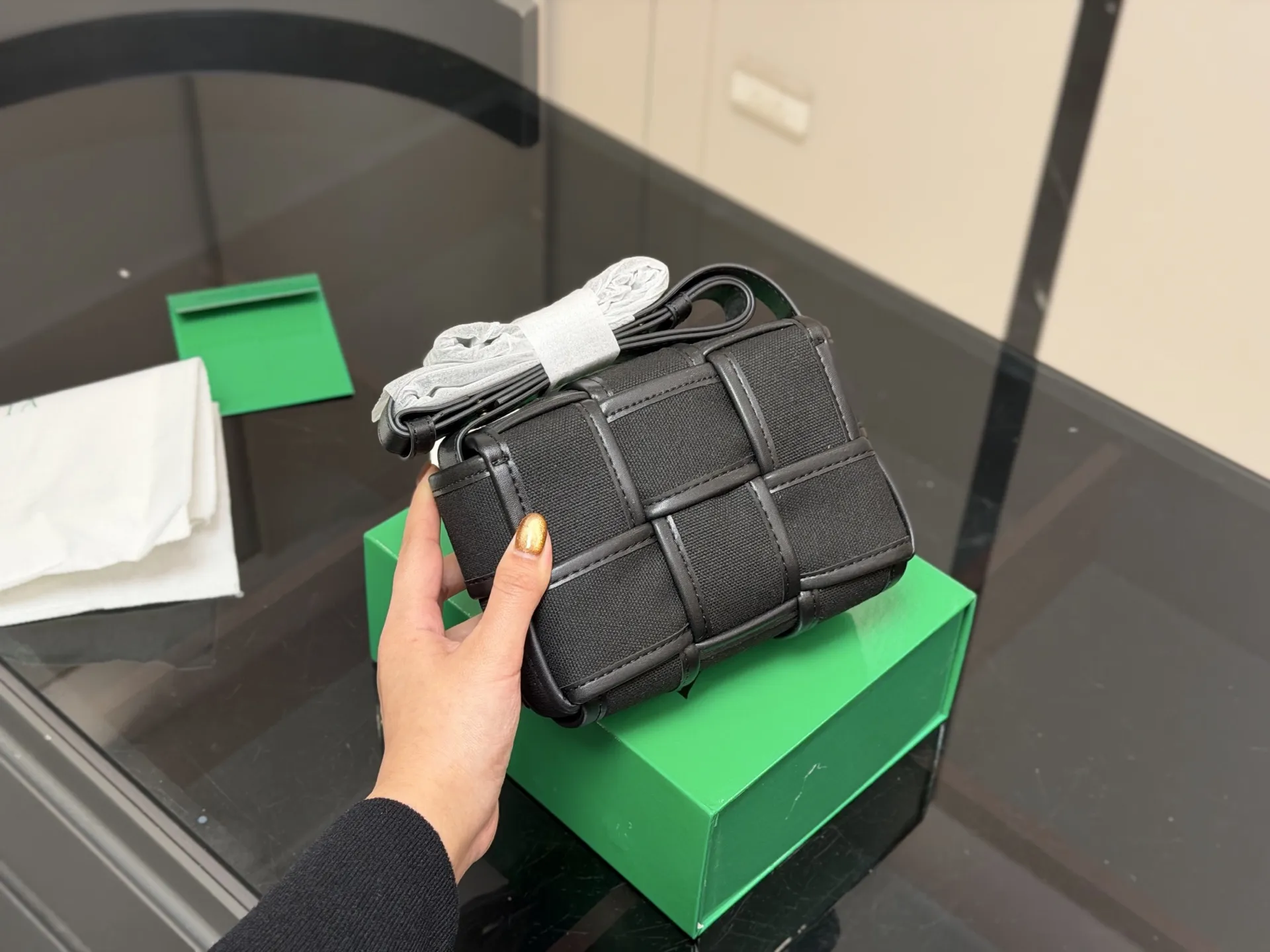 ¥120 配盒 size:16.12cm Bv 新品手袋 CASSETTE手袋 真滴很高级! 被吹爆的小可爱!