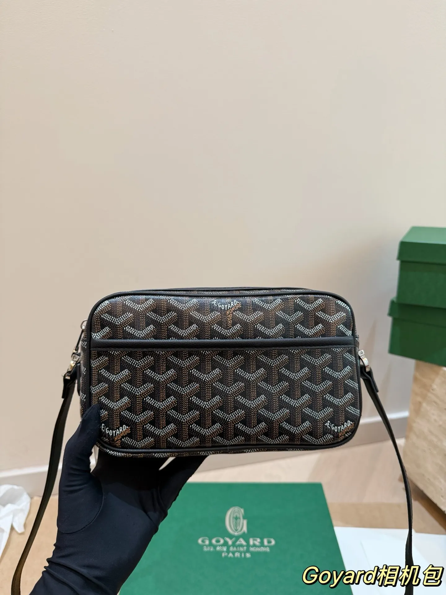 P150 size:24*14cm 戈雅 GOYARD 相机包 男生女生🉑️用! 上身效果绝绝子~ 日常非常好搭配哦~ 男生女生都可以入手!