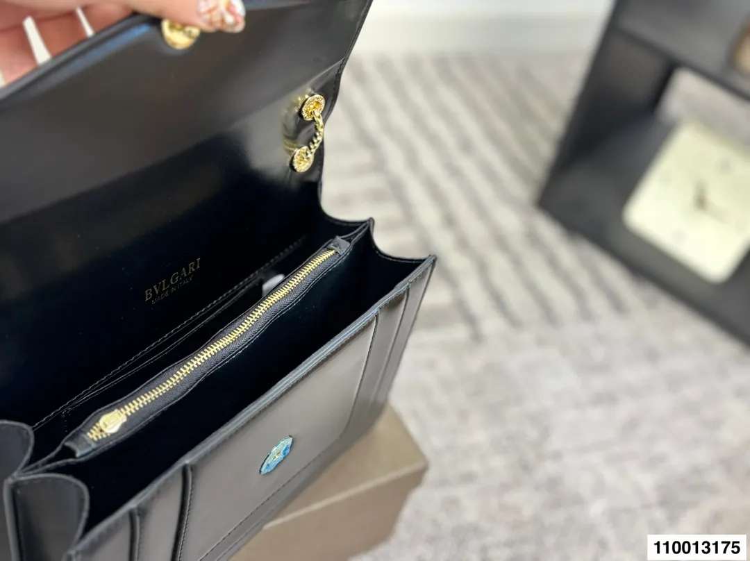p135 配礼盒 宝格丽Bvlgari 神仙合作款 Ss25限定系列 撞色新款 原版珐琅蛇头 Woc风琴包 内里原版隔断 质量好到爆棚 尺寸22&times;13