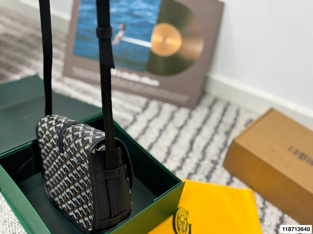 p180配盒 戈雅邮差包 属于这个季节的包 完美1:1定制 从头到尾全部都是客订哦! 尺寸:22*18cm