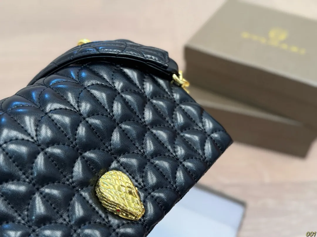 ¥135配盒 宝格丽 Bvlgari蛇头包 ⚠️顶级原单 不愧是开挂般的存在 包身轻便 百搭 给予满满的高级感 尺寸21 13