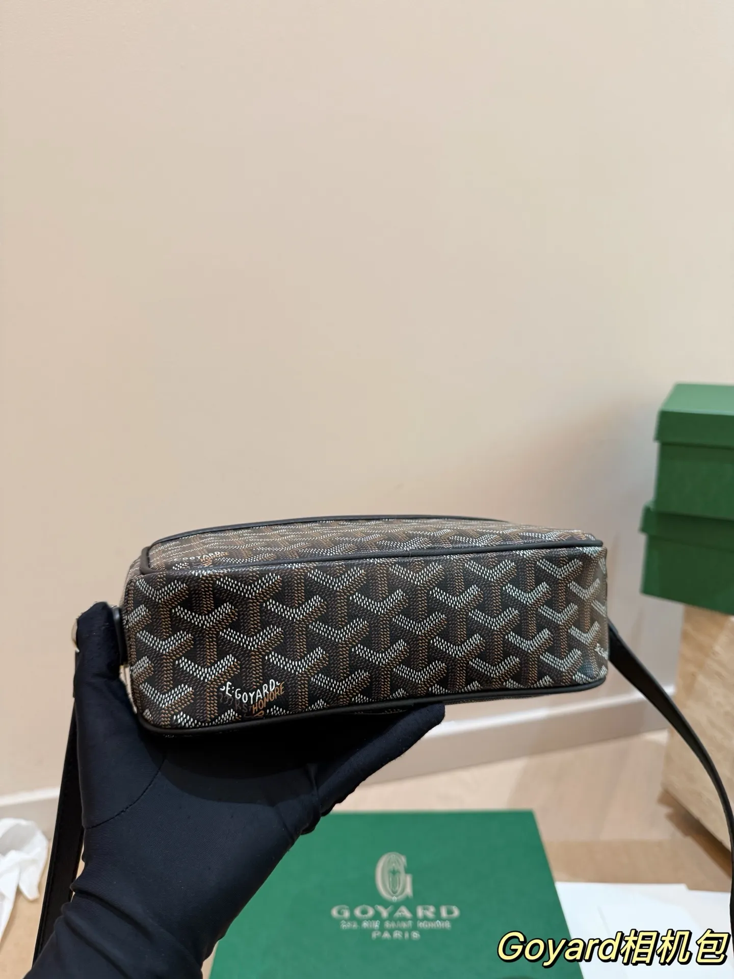 P150 size:24*14cm 戈雅 GOYARD 相机包 男生女生🉑️用! 上身效果绝绝子~ 日常非常好搭配哦~ 男生女生都可以入手!