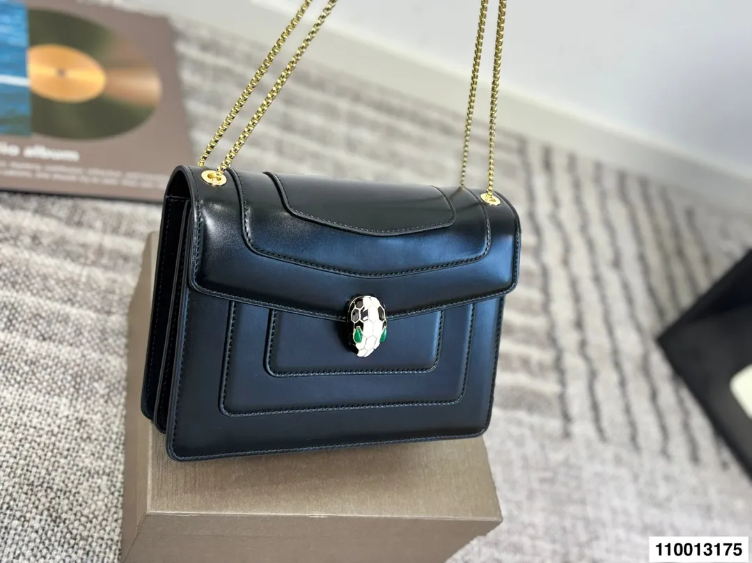 p135 配礼盒 宝格丽Bvlgari 神仙合作款 Ss25限定系列 撞色新款 原版珐琅蛇头 Woc风琴包 内里原版隔断 质量好到爆棚 尺寸22&times;13