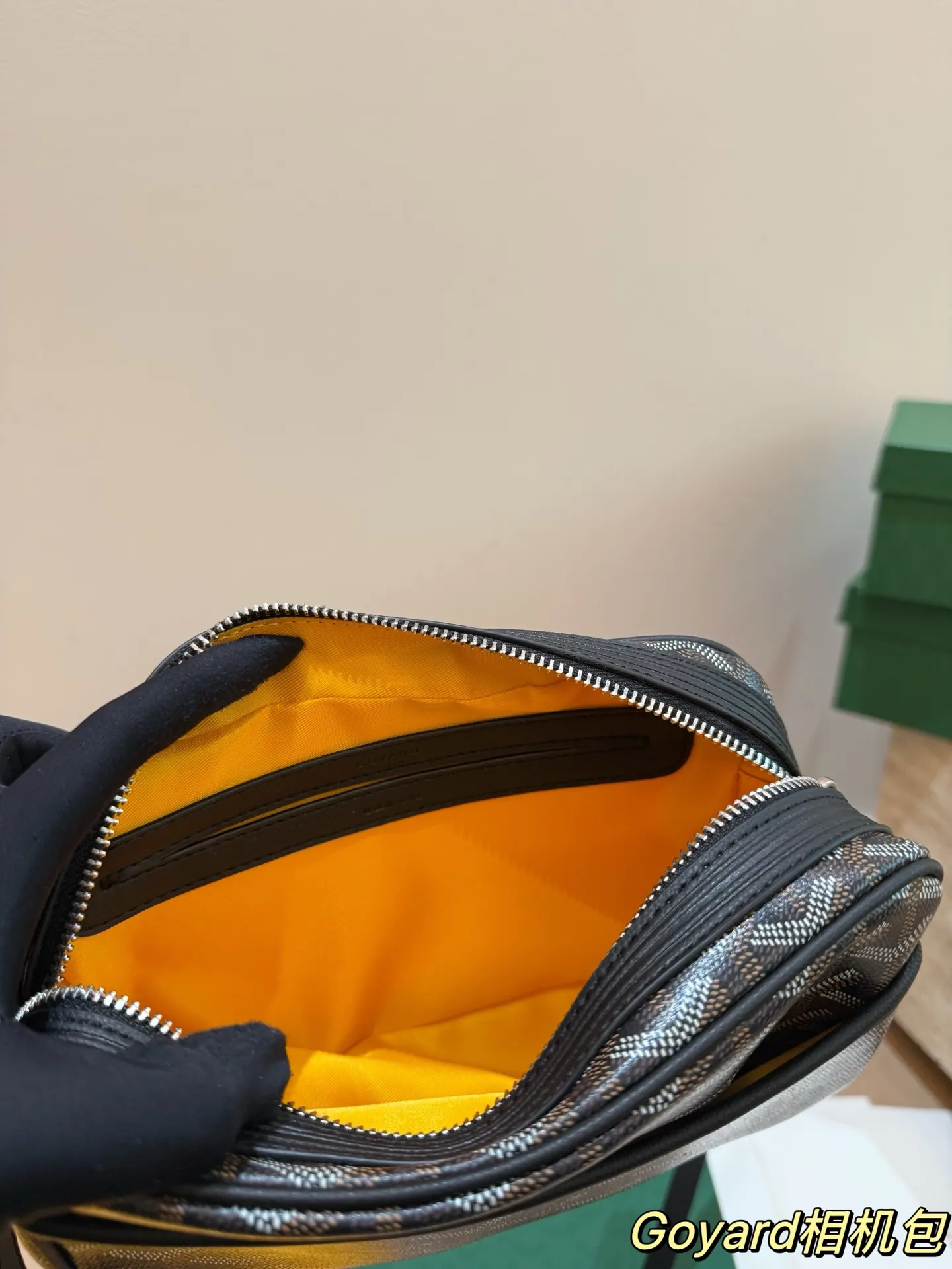 P150 size:24*14cm 戈雅 GOYARD 相机包 男生女生🉑️用! 上身效果绝绝子~ 日常非常好搭配哦~ 男生女生都可以入手!