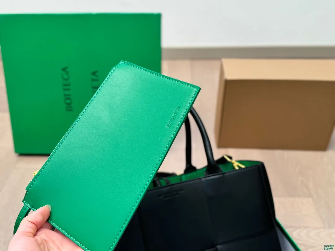 ¥160配盒 BV编织托特包(撞色款) 经典百搭的包包 时尚休闲 上身绝美 集美必备 尺寸33 22