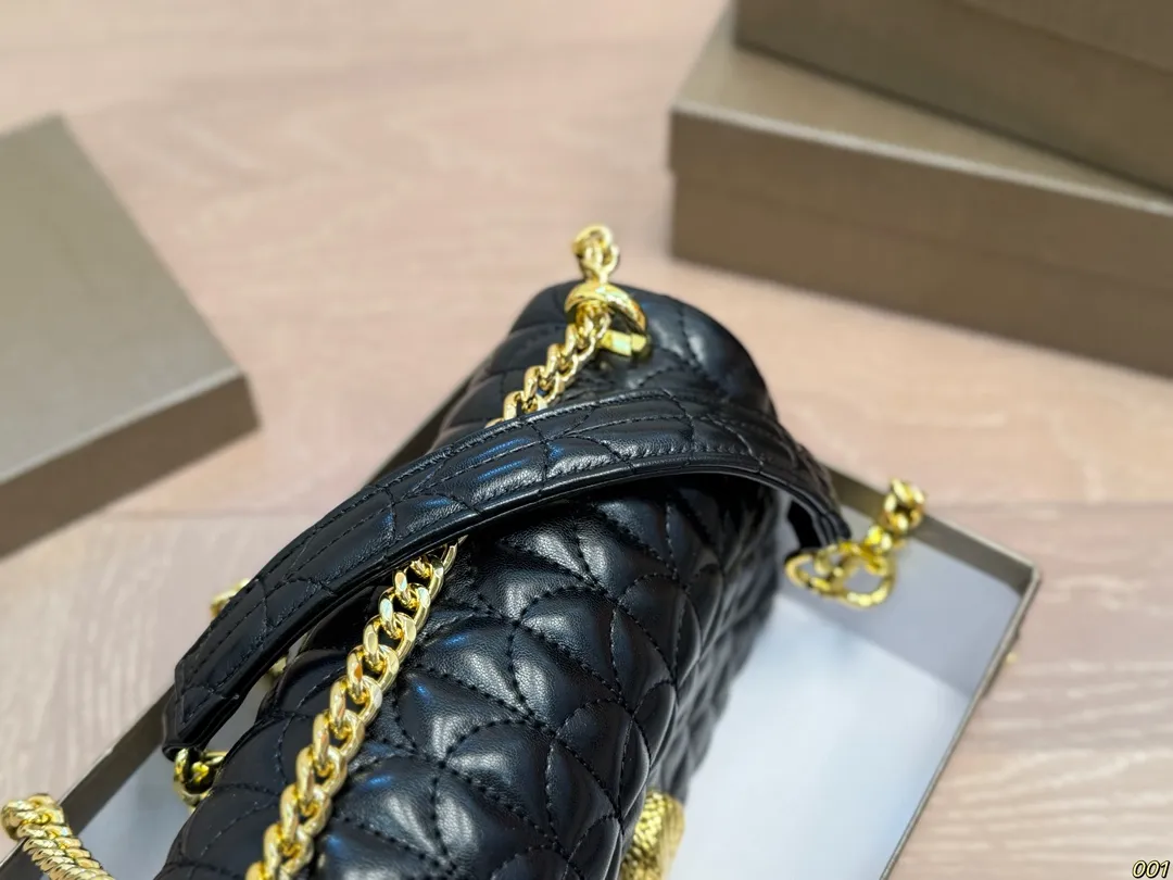 &yen;135配盒 宝格丽 Bvlgari蛇头包 ⚠️顶级原单 不愧是开挂般的存在 包身轻便 百搭 给予满满的高级感 尺寸21 13