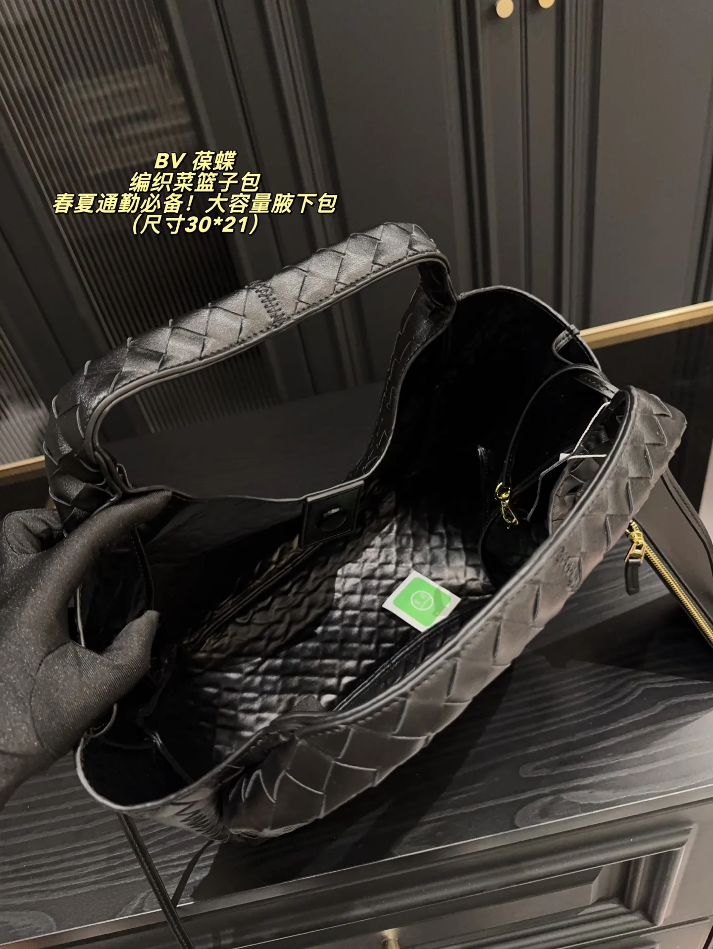P285无盒⚠️尺寸30*21 BV 葆蝶 编织菜篮子包 春夏通勤必备！大容量腋下包，轻巧易携！女性必不可少的时尚单品，配上编织设计，更添别样魅力！无论是上班、约会还是购物，它都能给你完美的体验！