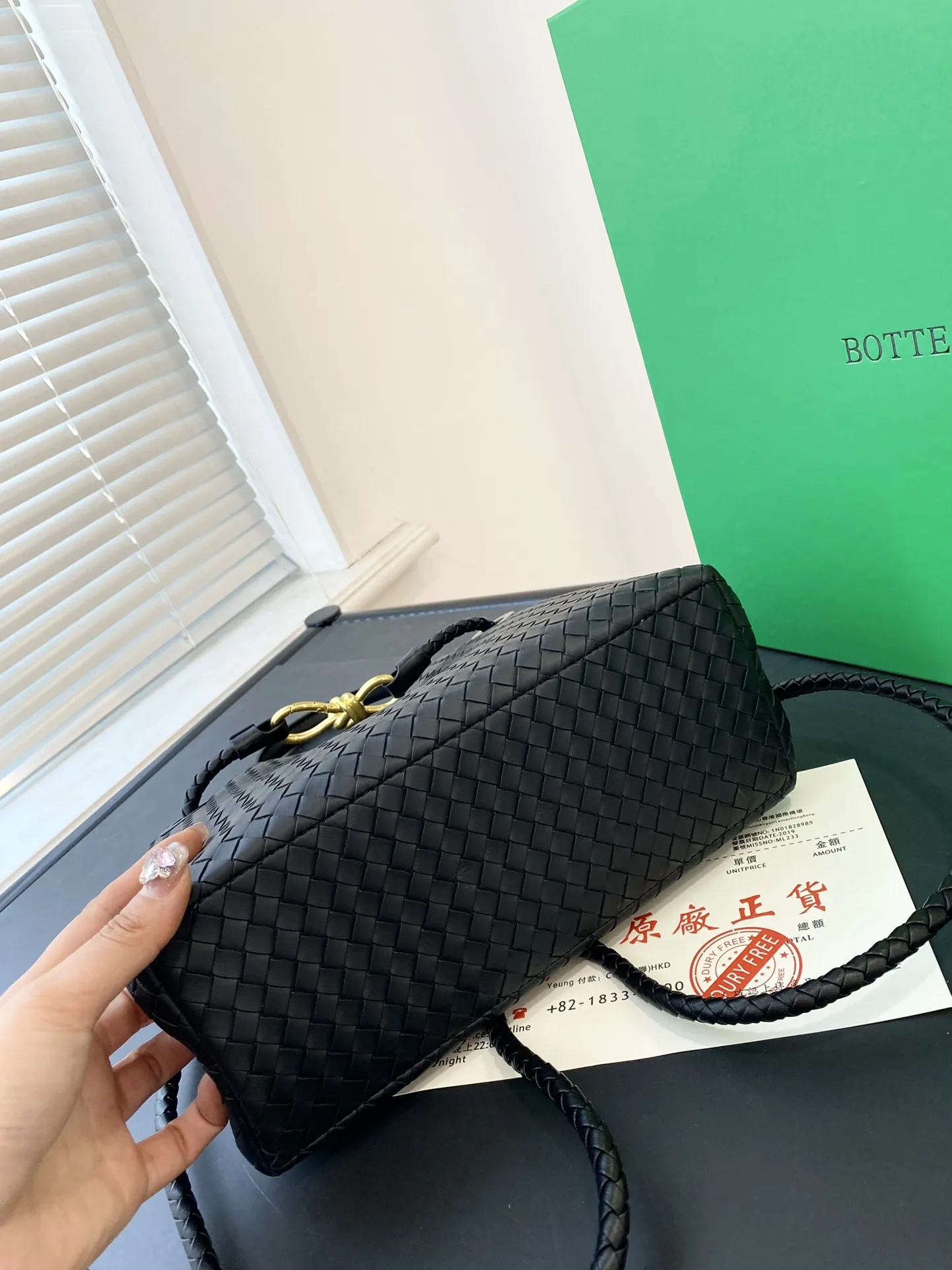 🅿️💰150-💰145配礼盒包装🎁 ✅🔜 【尺寸】大32*24小25*22 BOTTEGA VENETA 23新品 ANDIAMO 手提包 适合春夏秋冬的季节 Bv高级牛仔手提斜挎包 新款,简洁的线条 街头巷尾它的身影无处不在,也成为经典款IT bag之一 万众追,这款包一出就风靡全球 流行,如今粉丝群依然很强大,因为它实在太衬托气质了,包再多也要给自己留一个!9099