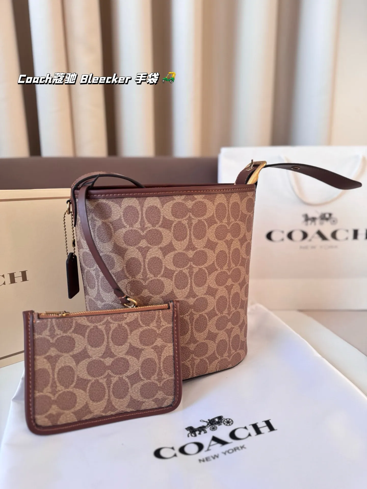 P155 Coach蔻驰| Bleecker 手袋 背上 Coach Bleecker手袋超柔软鞣制皮革质感满满简约百搭还什么都能装下 上班通勤也要处处保持时髦愈 尺寸 20*22