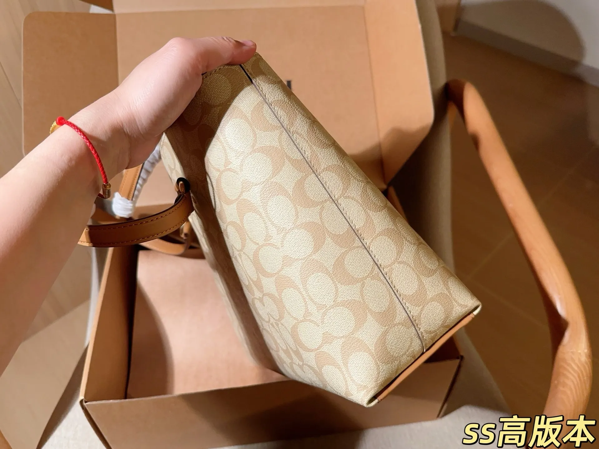 💰205 高版本 Coach蔻驰 gallary 笑脸拉链托特包!拉链封口,正面有拉链分层,经典logo老花,容量大,很实用! 尺寸36×26×13 礼盒包装🎁