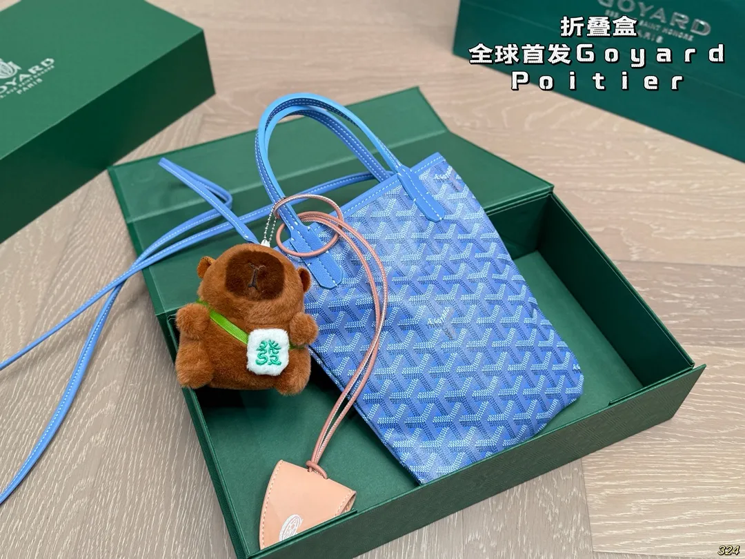 ¥155折叠盒 全球首发Goyard Poitier限量新色托特 戈雅Goyard 新款包 时髦感一秒来袭 是美女们喜欢的调调~ 尺寸17 23