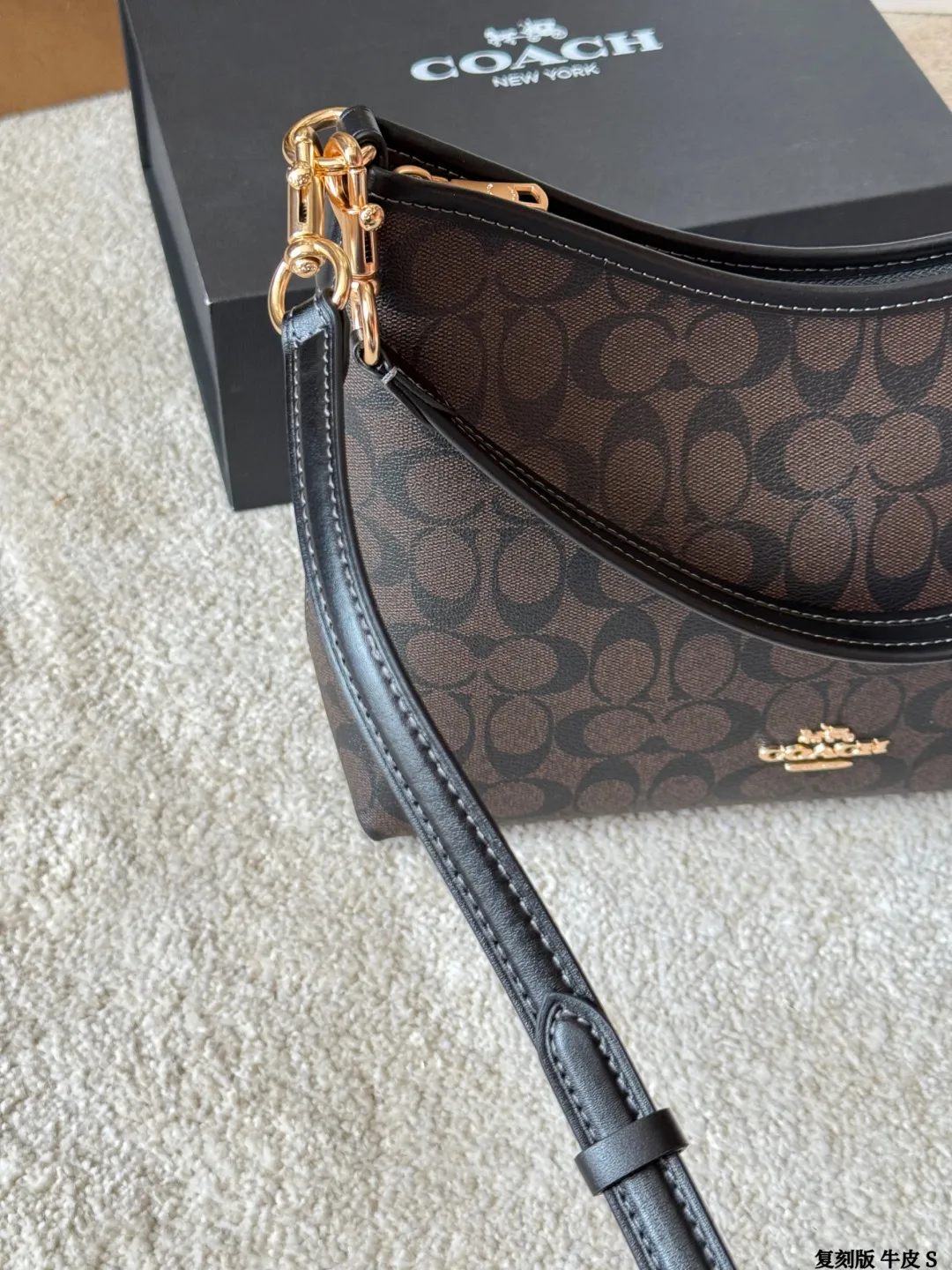 升级版 牛皮 p195 COACH 新品！Laurel 流浪包 蔻驰经典的月亮包，比腋下包容量要大一点 尺寸25cm