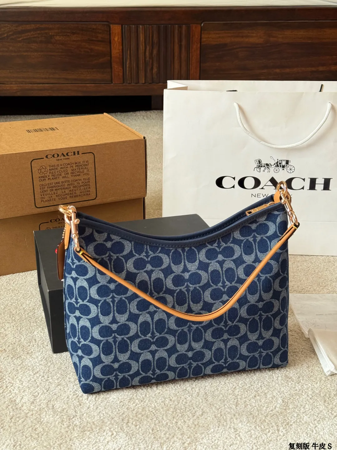 升级版 牛皮 p195 COACH 新品！Laurel 流浪包 蔻驰经典的月亮包，比腋下包容量要大一点 尺寸25cm