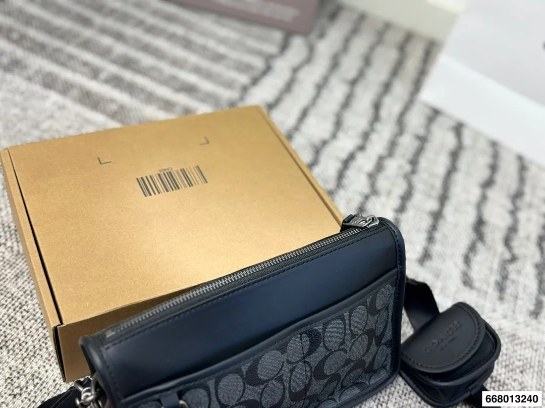 p140配礼盒 Coach男士相机包 拉链斜挎包 也可以拆掉肩带当手包 也可以背在胸前当胸包 多种背法 尺寸24.15