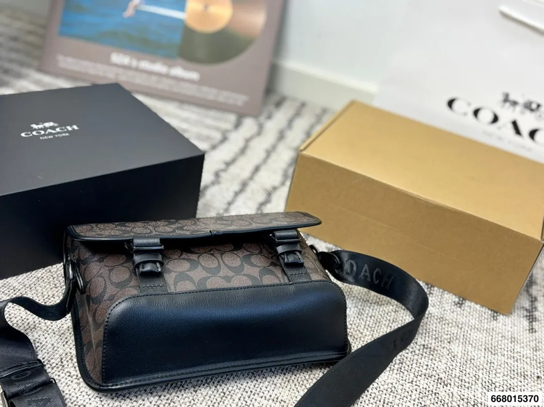 p150配礼盒 COACH男士League二合一混合斜挎包这款二合一混合斜挎包,中性风格,男女皆可背,情侣款组合!肩带句调节长短,单肩,斜挎都可 尺寸28.23