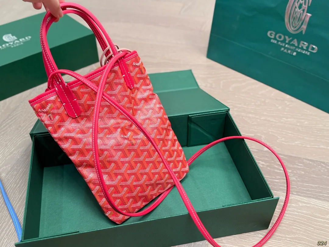 &yen;155折叠盒 全球首发Goyard Poitier限量新色托特 戈雅Goyard 新款包 时髦感一秒来袭 是美女们喜欢的调调～ 尺寸17 23