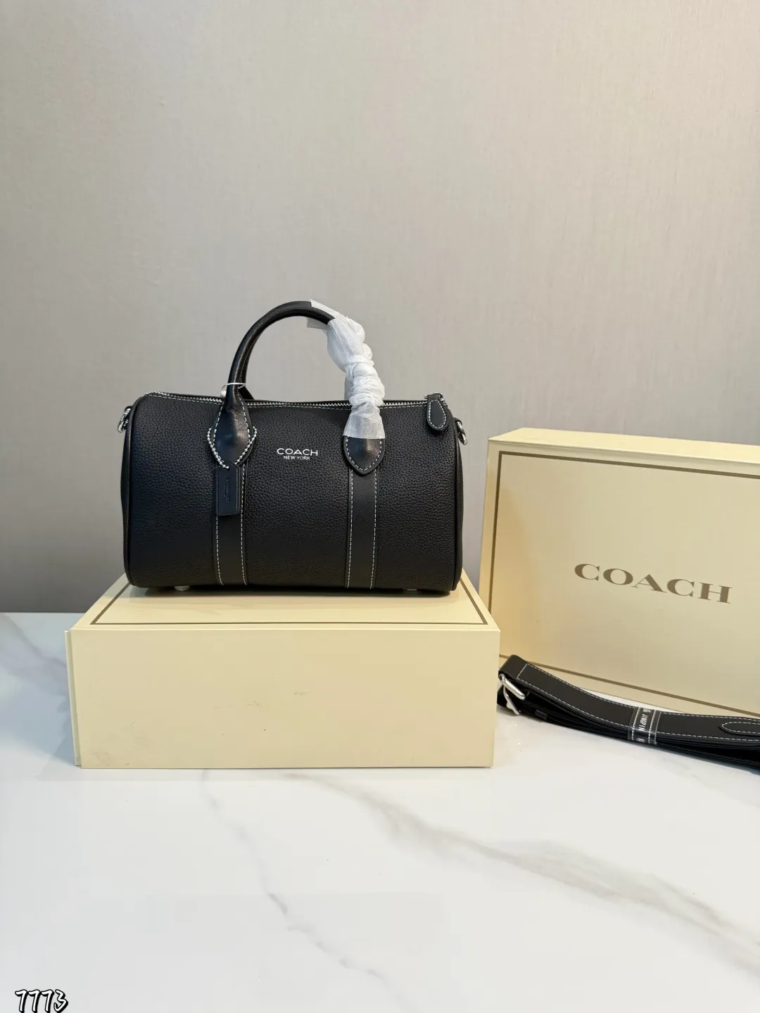 ❤️p160❤️ coach蔻驰枕头包手提包 经典设计 时尚百搭可手提 可斜挎 上身绝美 尺寸25.15cm