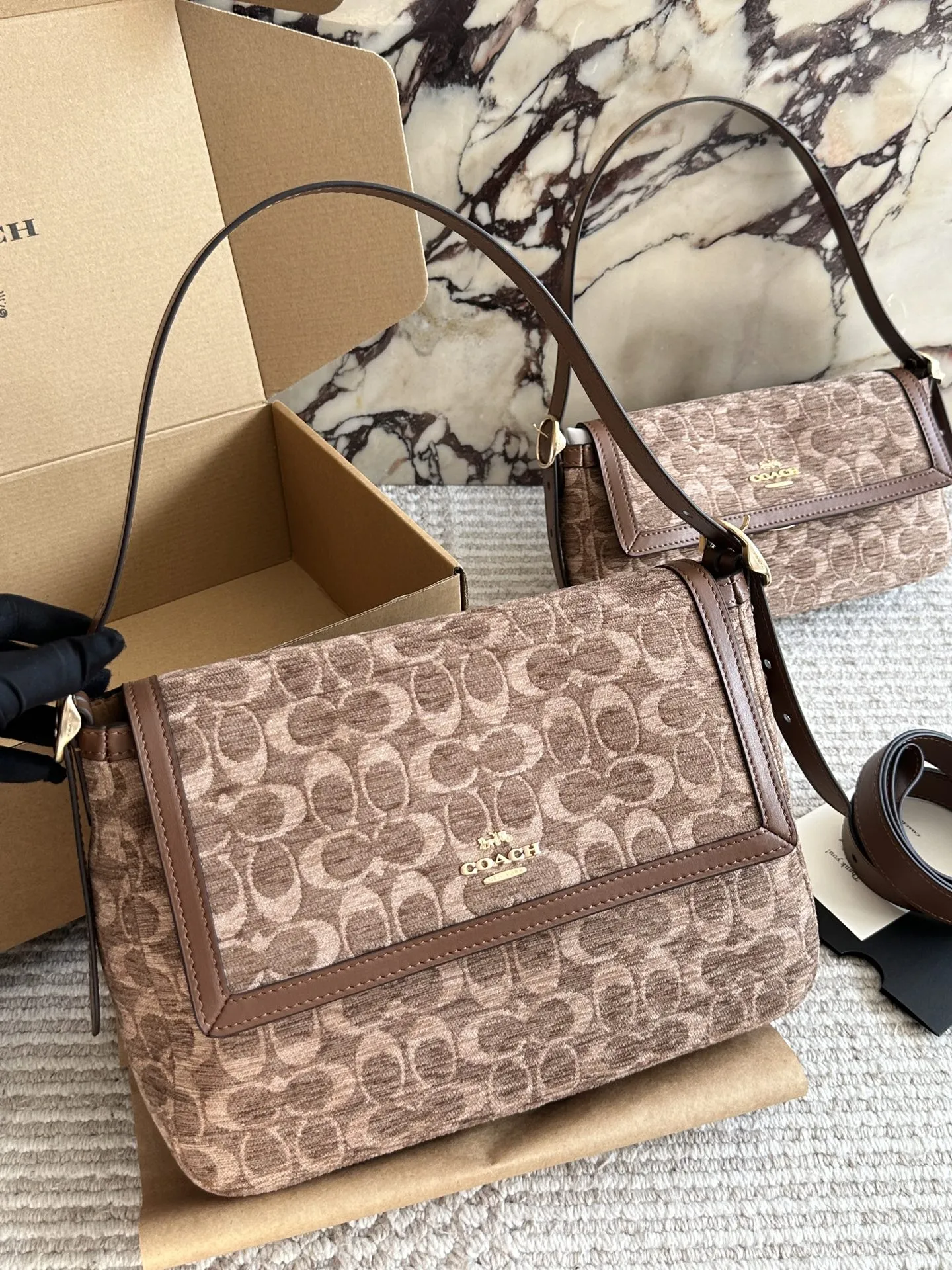 💰175 配盒 size:30 20cm C家 秋冬新品人气王 手提/腋下/斜挎/ 两根肩带 可调节长短 可切换不同风格哦!