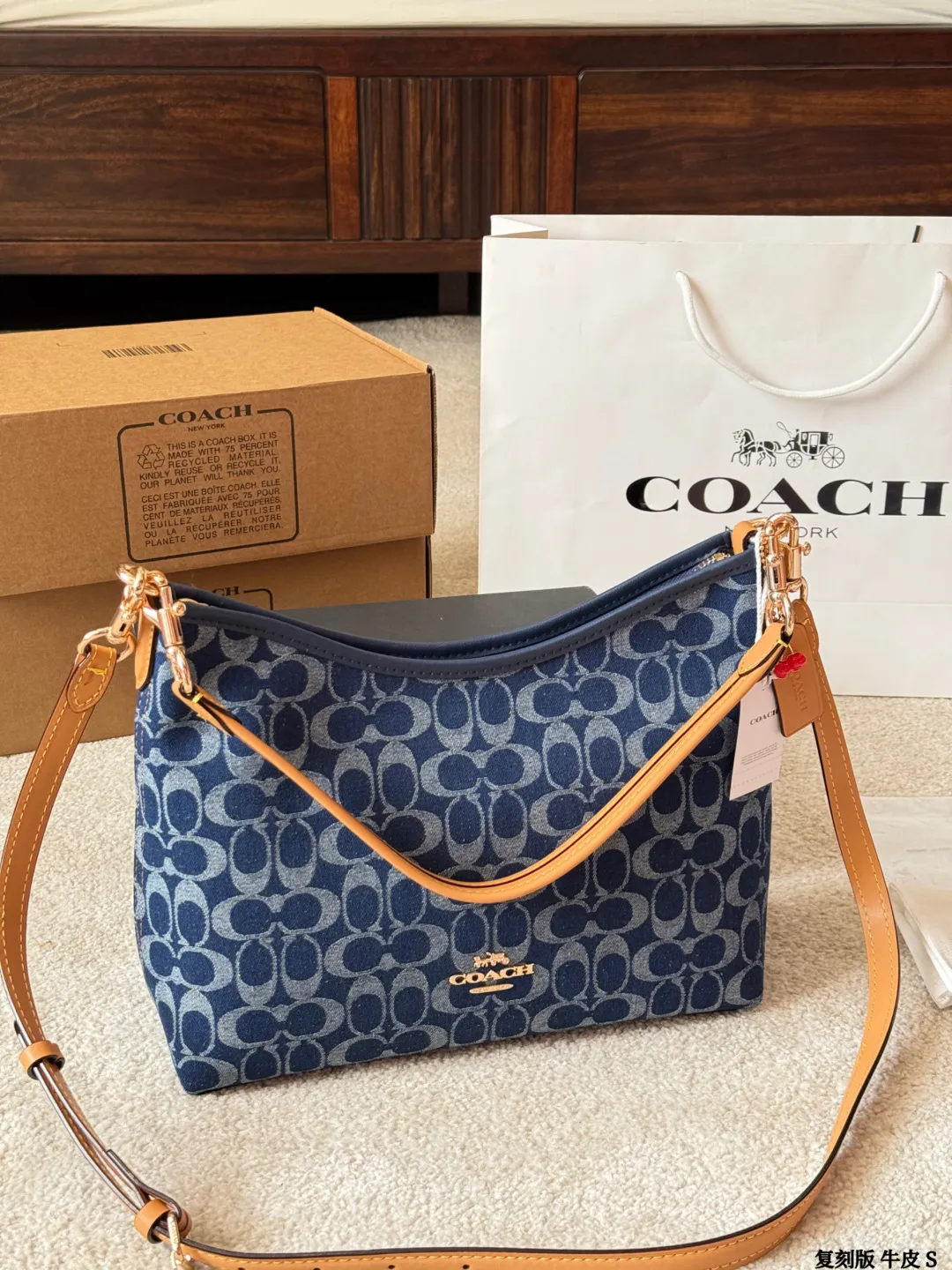 升级版 牛皮 p195 COACH 新品!Laurel 流浪包 蔻驰经典的月亮包,比腋下包容量要大一点 尺寸25cm