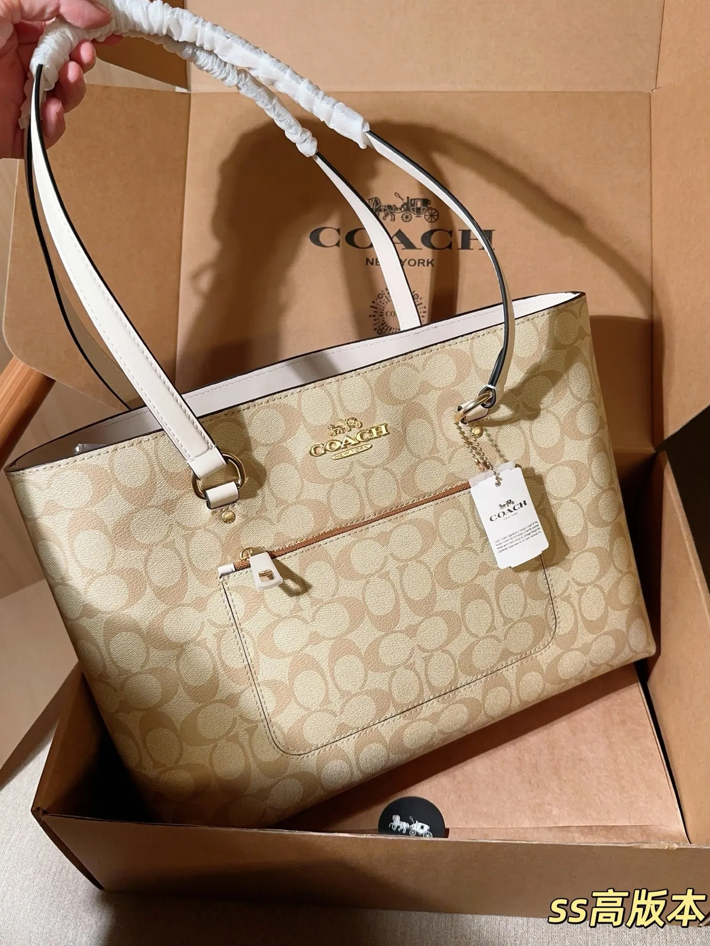 💰205 高版本 Coach蔻驰 gallary 笑脸拉链托特包!拉链封口,正面有拉链分层,经典logo老花,容量大,很实用! 尺寸36×26×13 礼盒包装🎁