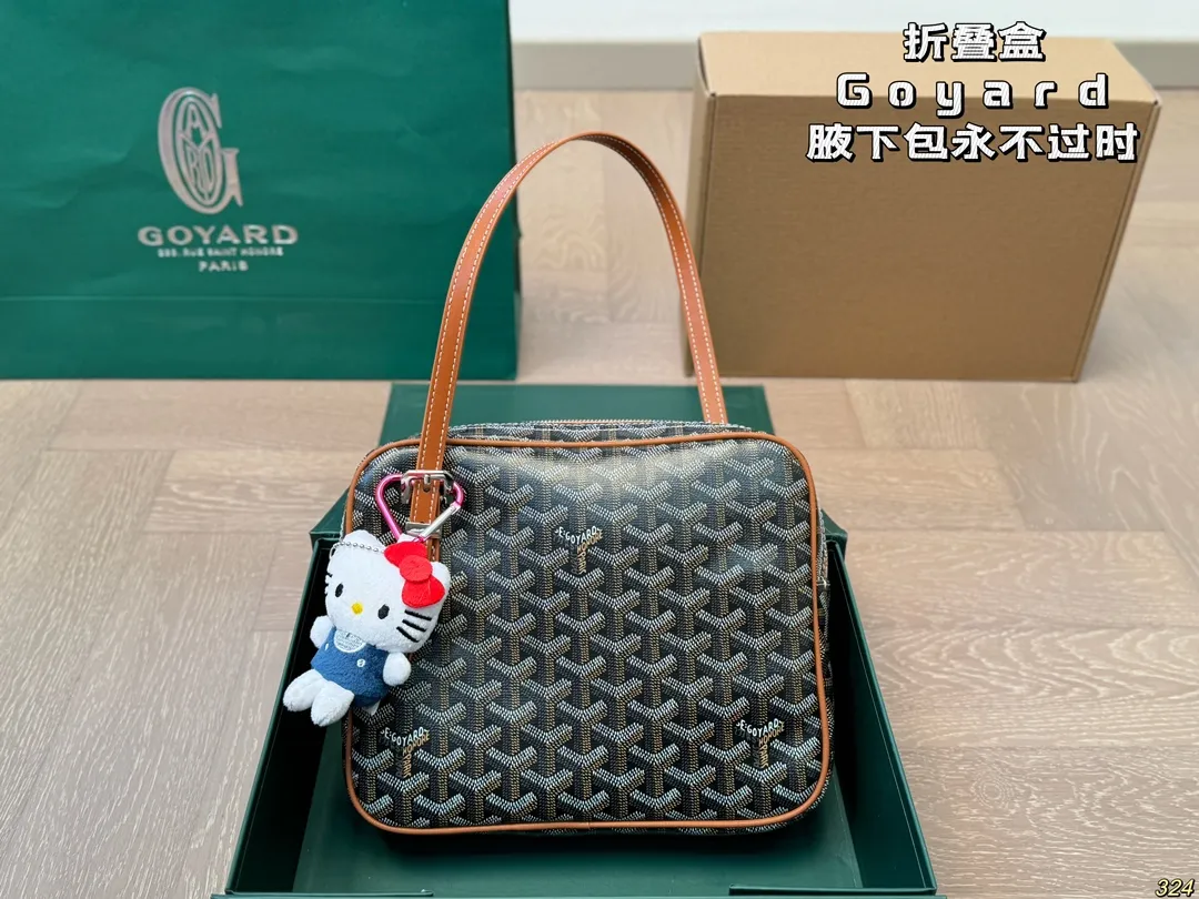 &yen;140折叠盒 戈雅Goyard腋下包 拥有新包就拥有好心情！ 简单的穿搭永远不过时，舒服随性耐看！ 点亮一下整体造型 实在太好看了！实物太美丽了！ 果然是一只实用又时髦百搭的包！！！ 尺寸23 19