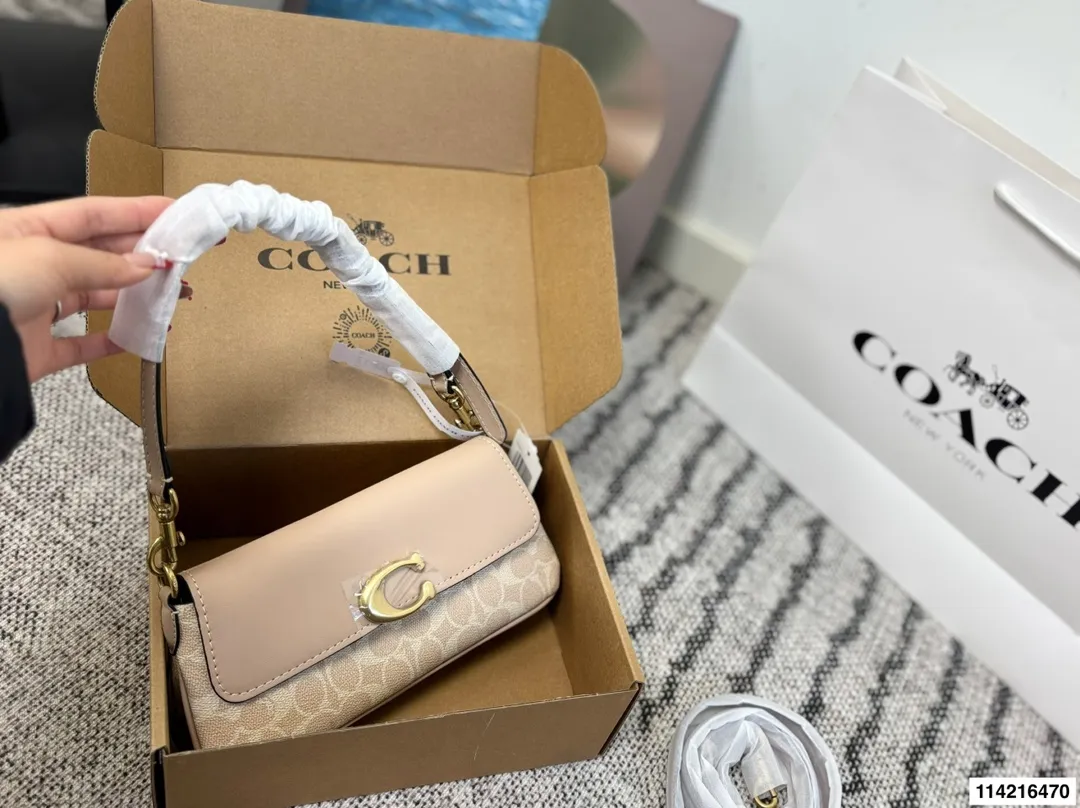 p160 配飞机盒 👏🏿 蔻驰 酒神tabby 配置双肩带 牛皮材质！ size：25.12