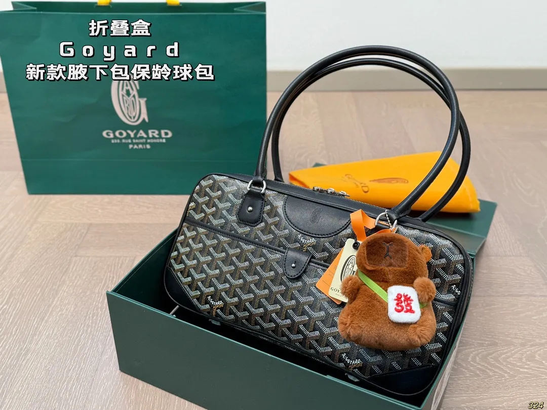 ¥180折叠盒 Goyard 戈雅新款腋下包 保龄球包轻奢百搭,时髦百搭✔️ 容量超大☑️ 超级实用~ 谁用谁爱的戈雅通勤潮酷两不误‼️ 尺寸34 17