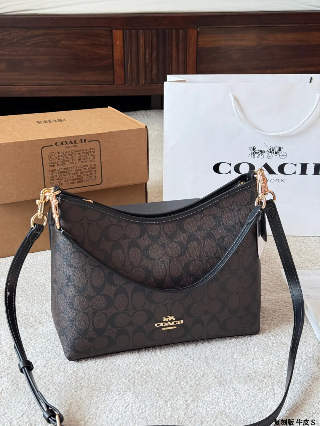 升级版 牛皮 p195 COACH 新品！Laurel 流浪包 蔻驰经典的月亮包，比腋下包容量要大一点 尺寸25cm