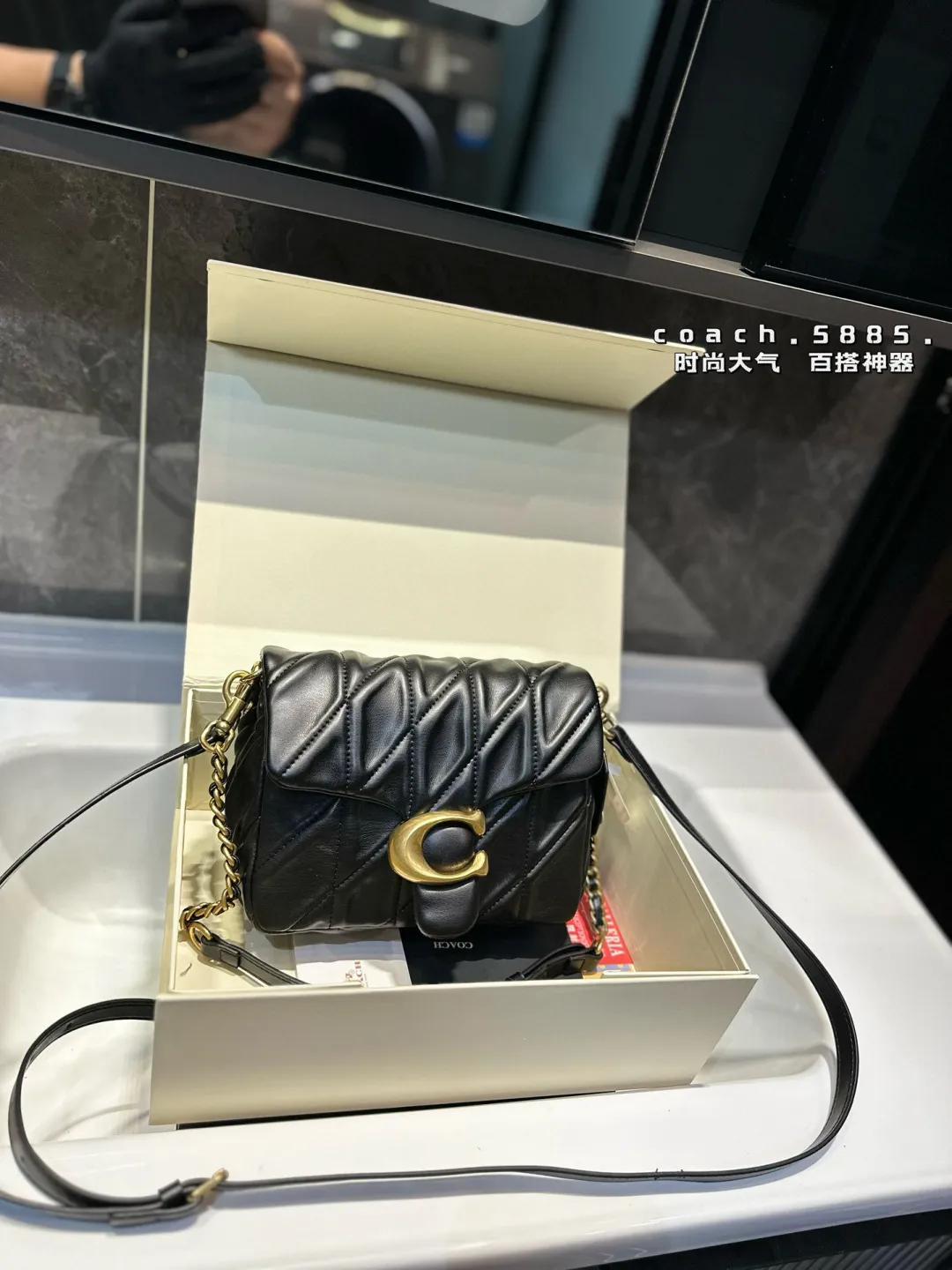 ❤️p200(礼盒包装)❤️ 蔻驰|COACH8月黑色方胖子|coach Tabby蔻驰|COACH 8月新款黑色方胖子|Square Tabby黑色方胖子来咯 链条拼接皮质是腋下肩带复古水洗羊皮,自重轻便,随意搭配 尺寸20*16