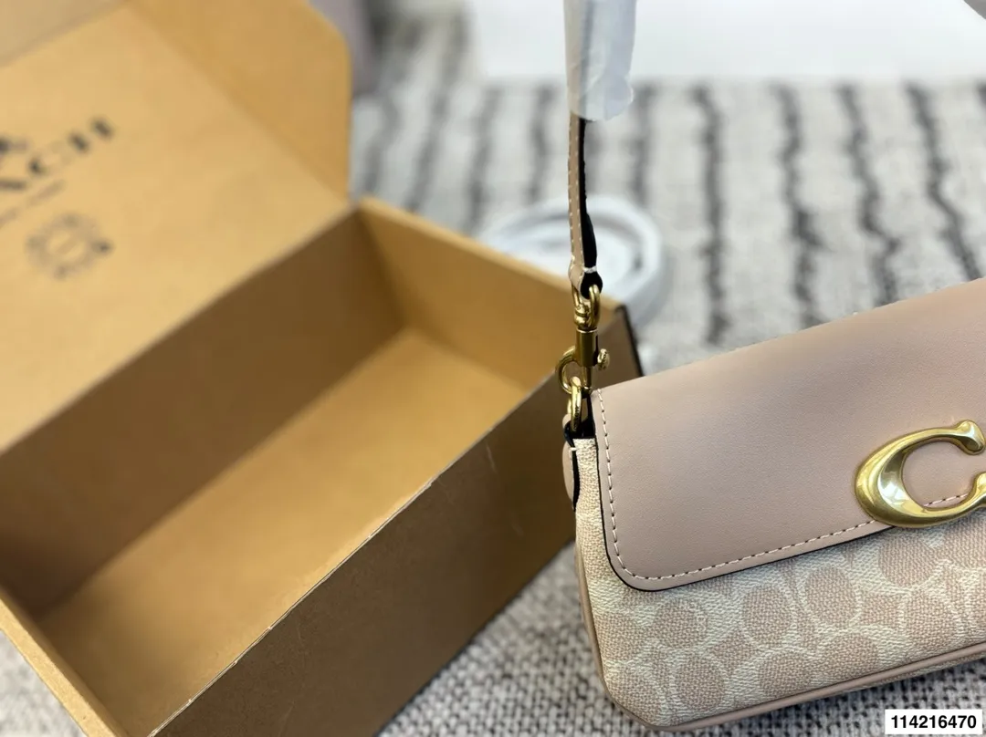 p160 配飞机盒 👏🏿 蔻驰 酒神tabby 配置双肩带 牛皮材质！ size：25.12