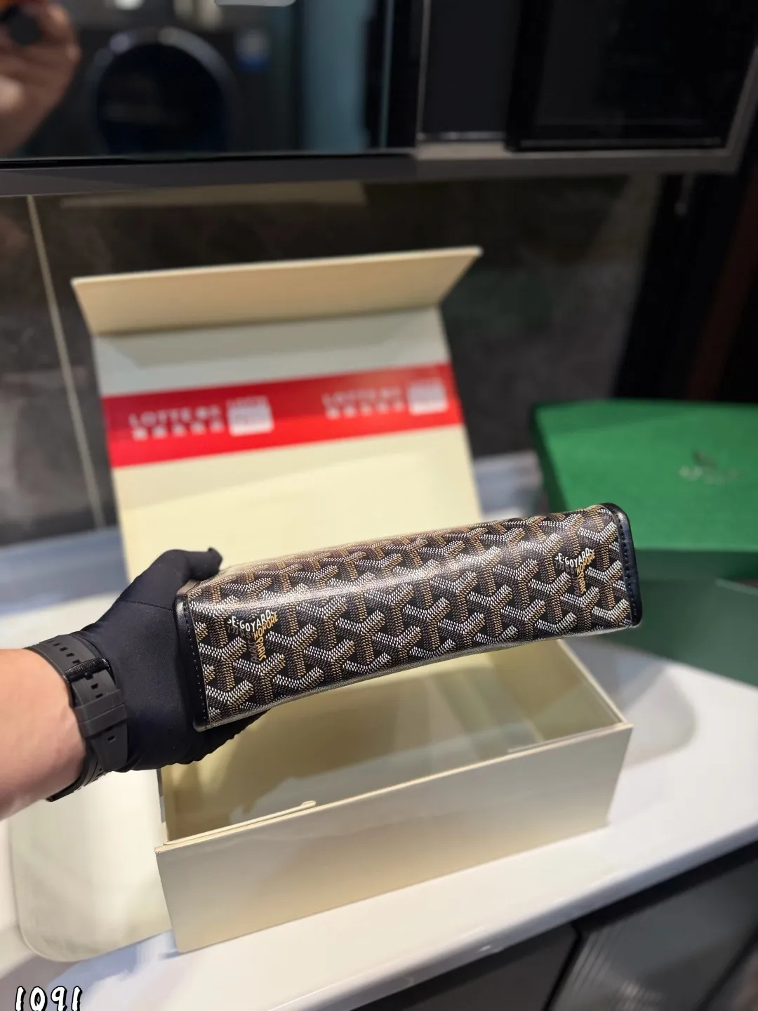 ❤️P125（礼盒包装）❤️ 戈雅 GOYARD 手包男生女生🉑️用！上身效果绝绝子~日常非常好搭配哦~男生女生都可以入手！尺寸：25 19