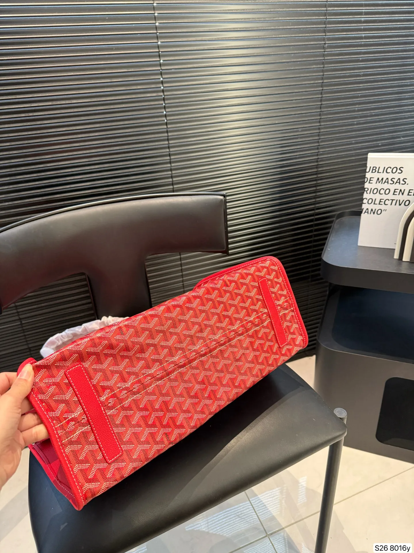 P180 戈雅Goyard Bellechasse 通勤包包王者级别 众手柄长度更长更实用 自重非常轻便能装 这就是 Goyard 包包的魅力 尺寸：41 29 货号8016y