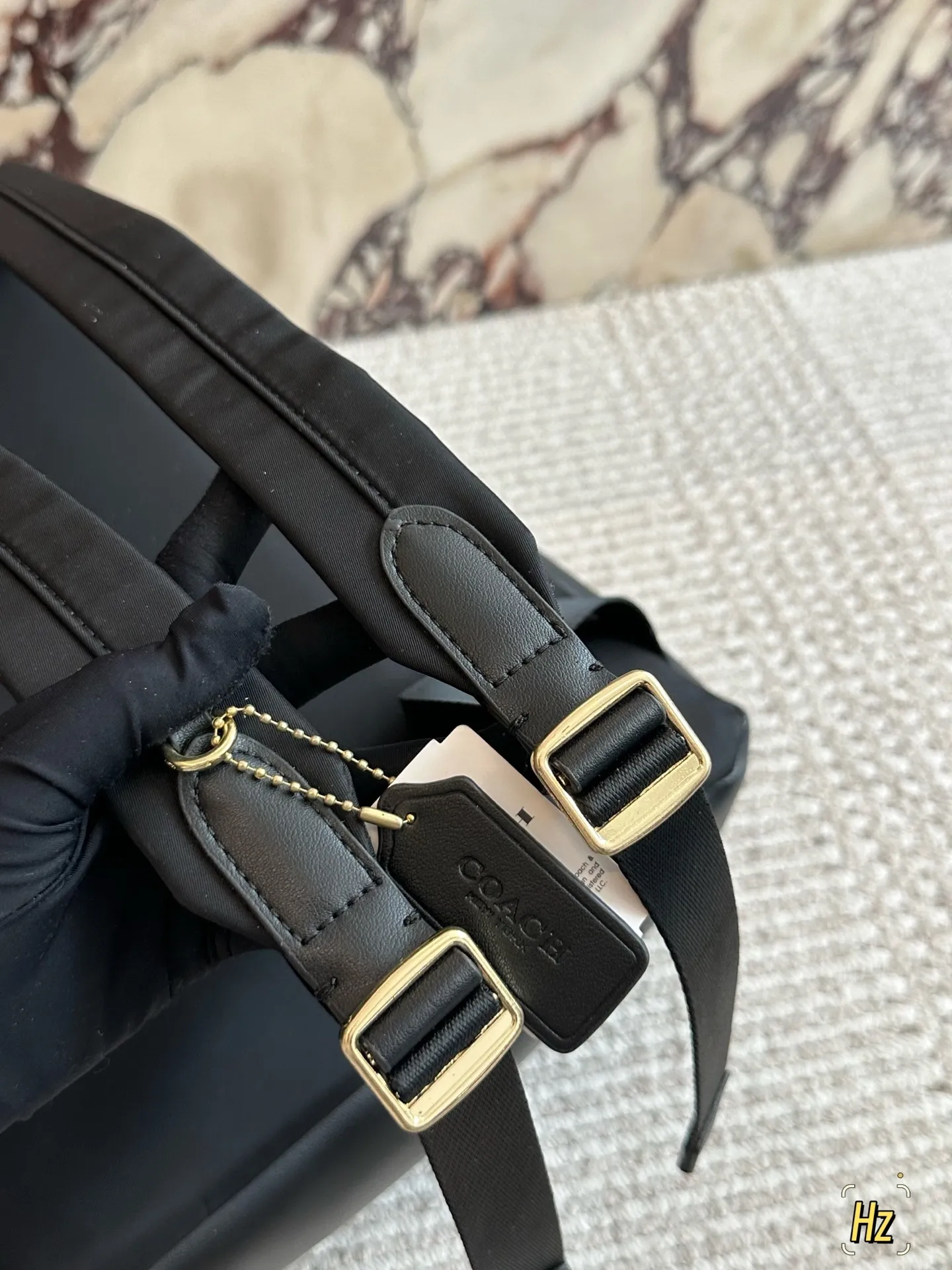 💰180 size:32*41cm C家 双肩包 双拉链/双隔层! 最经典实用的一款男士双肩包 强烈推荐! ⚠️小长假需要一个它! 搜索🔍coach 双肩包