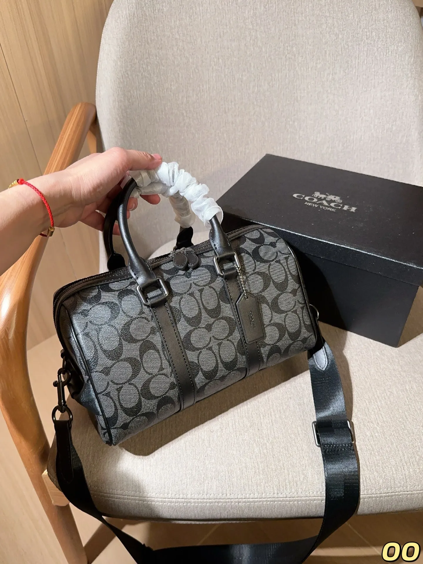 💰165 COACH 蔻驰 Gotham24 系列 手提斜挎包 Duffle波士顿圆桶包 单肩斜挎包 经典Logo搭配原厂工艺材质 采用精湛镶嵌细工,实物拍摄 尺寸28×19×15 礼盒包装🎁