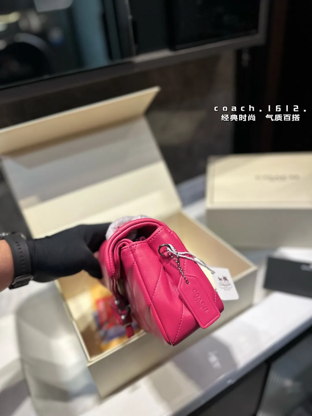 ❤️p185/p170(礼盒包装)❤️ 蔻驰 tabby链条包 百搭经典 精致的一只 真的超级无敌巨可爱 仙气满满 小姐姐日常必入款尺寸26cm/20cm