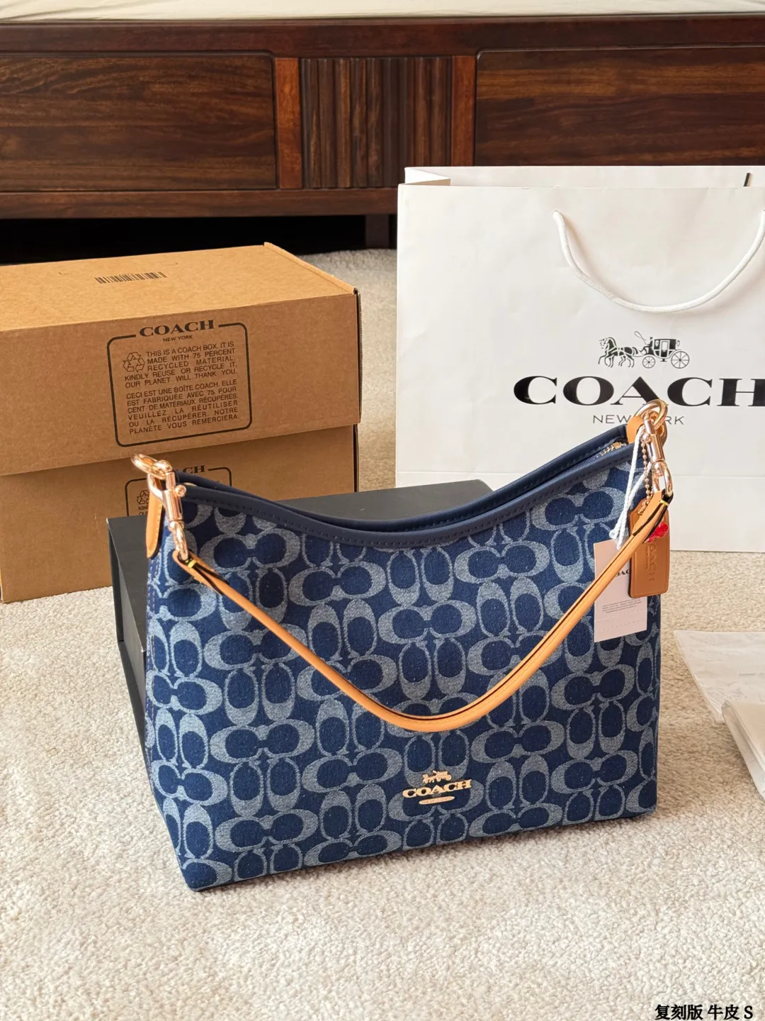 升级版 牛皮 p195 COACH 新品！Laurel 流浪包 蔻驰经典的月亮包，比腋下包容量要大一点 尺寸25cm