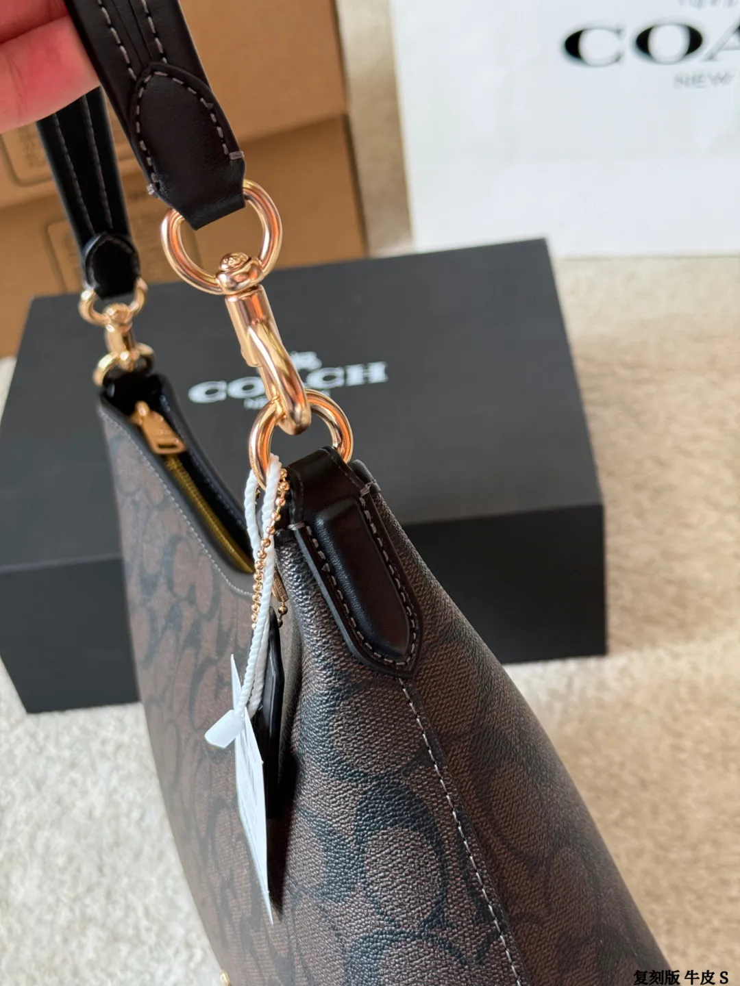 升级版 牛皮 p195 COACH 新品！Laurel 流浪包 蔻驰经典的月亮包，比腋下包容量要大一点 尺寸25cm