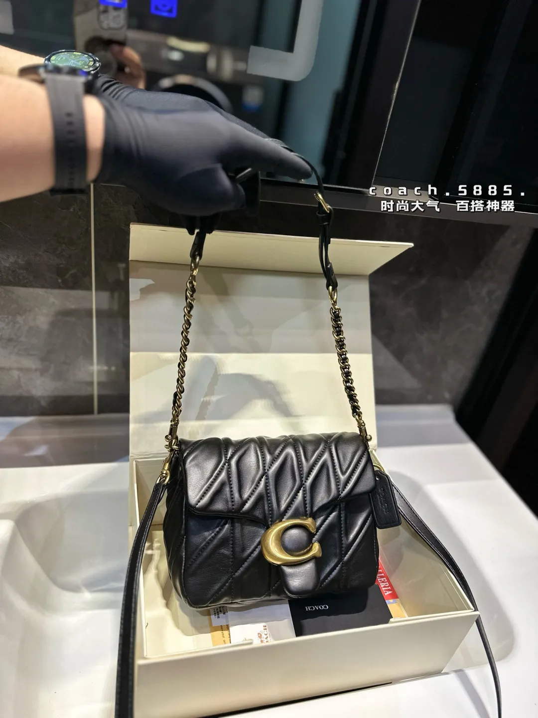 ❤️p200(礼盒包装)❤️ 蔻驰|COACH8月黑色方胖子|coach Tabby蔻驰|COACH 8月新款黑色方胖子|Square Tabby黑色方胖子来咯 链条拼接皮质是腋下肩带复古水洗羊皮,自重轻便,随意搭配 尺寸20*16