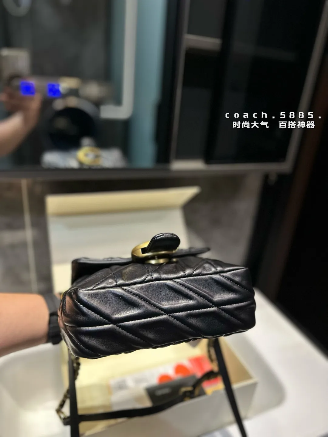 ❤️p200(礼盒包装)❤️ 蔻驰|COACH8月黑色方胖子|coach Tabby蔻驰|COACH 8月新款黑色方胖子|Square Tabby黑色方胖子来咯 链条拼接皮质是腋下肩带复古水洗羊皮,自重轻便,随意搭配 尺寸20*16